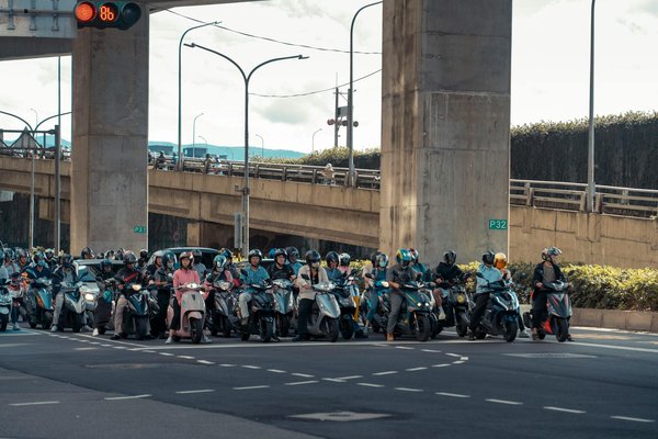 Régulateur de vitesse pour une conduite sereine et sécurisée